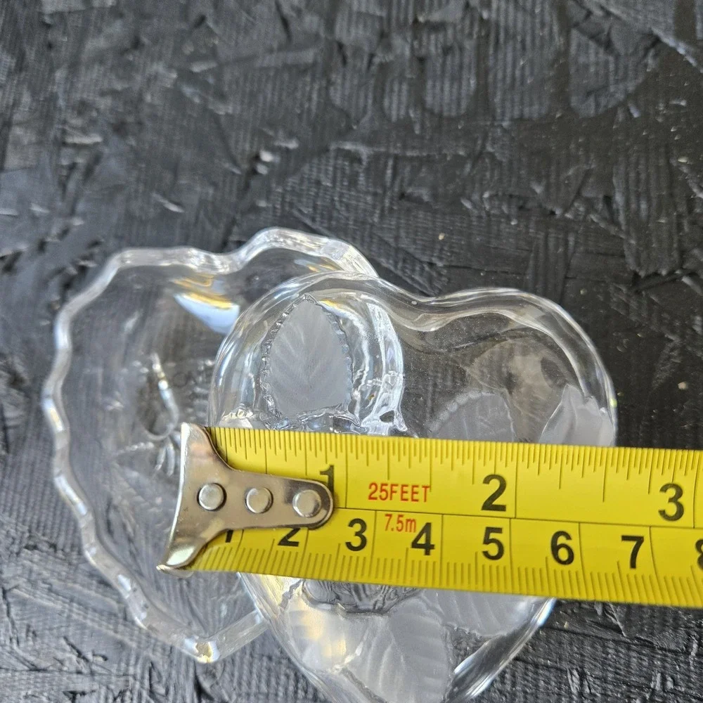 Vintage Heart shaped clear Glass Trinket Box Rose Flowers & Leaves Jewelry Catch